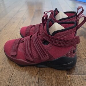 Nike LeBron Soldier 11 SFG sneakers in the 'Burgundy' Size 5.5Y